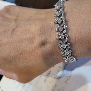 Elegant 14K White Diamond bracelet    total 6.70 carats